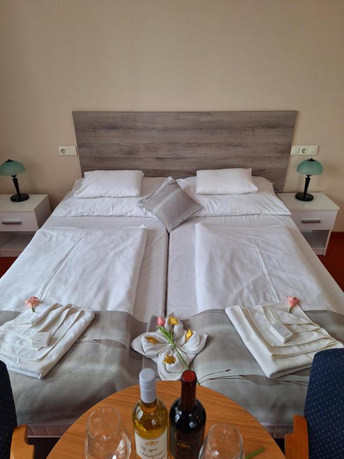 Hotel Unicornis Eger Eksteriør bilde