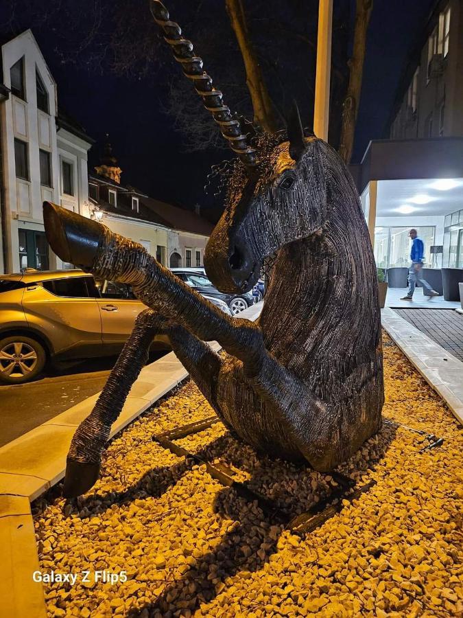 Hotel Unicornis Eger Eksteriør bilde