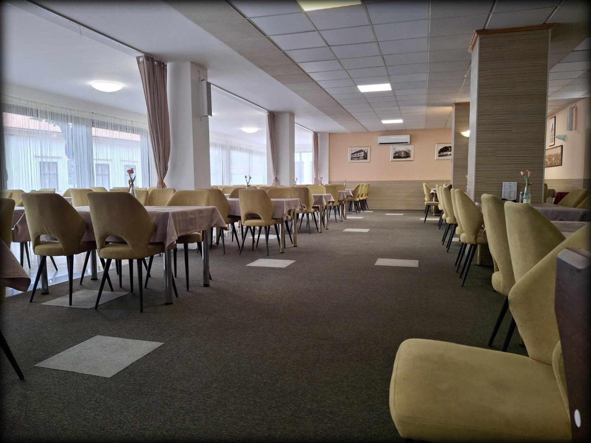 Hotel Unicornis Eger Eksteriør bilde