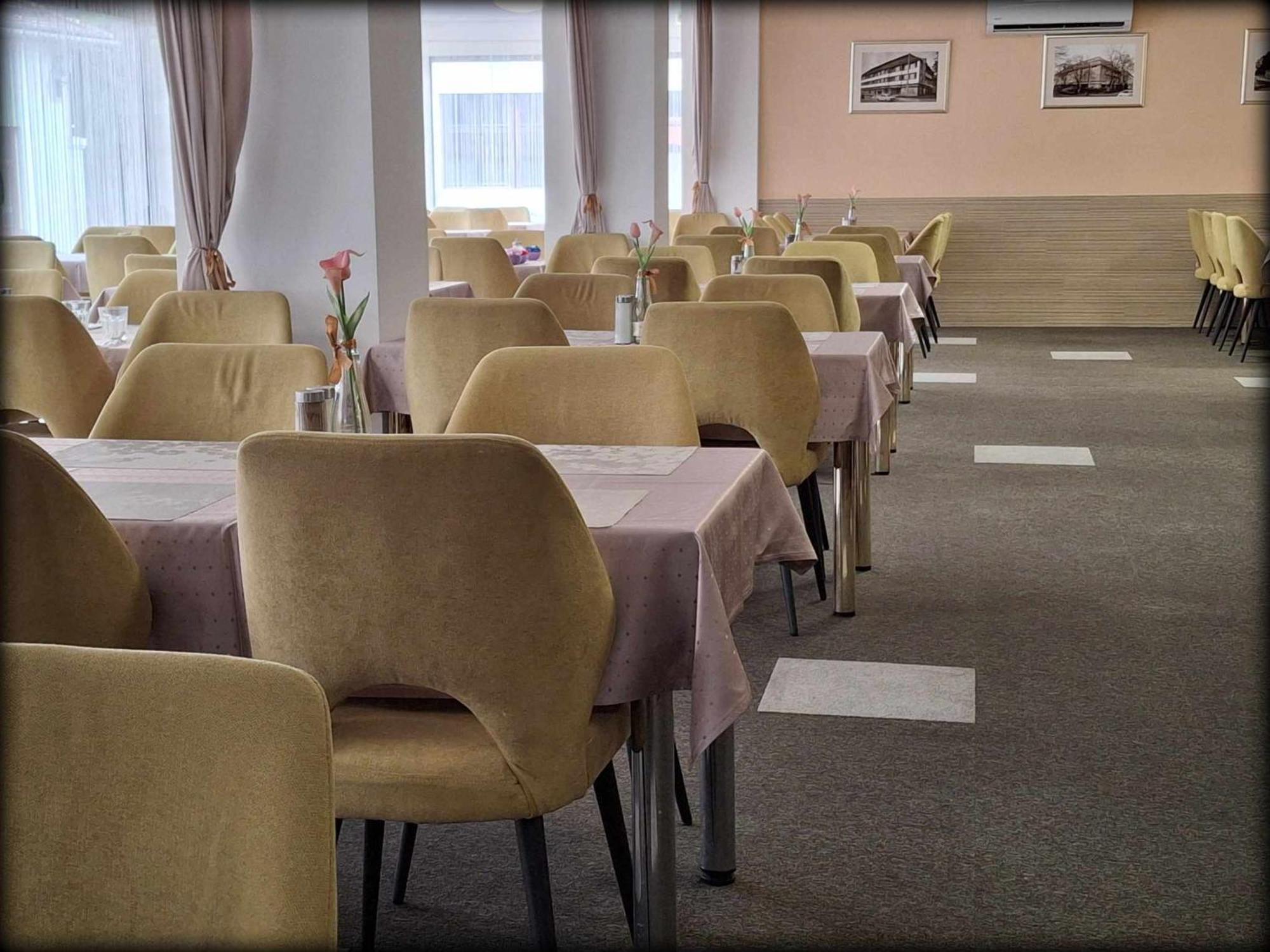 Hotel Unicornis Eger Eksteriør bilde