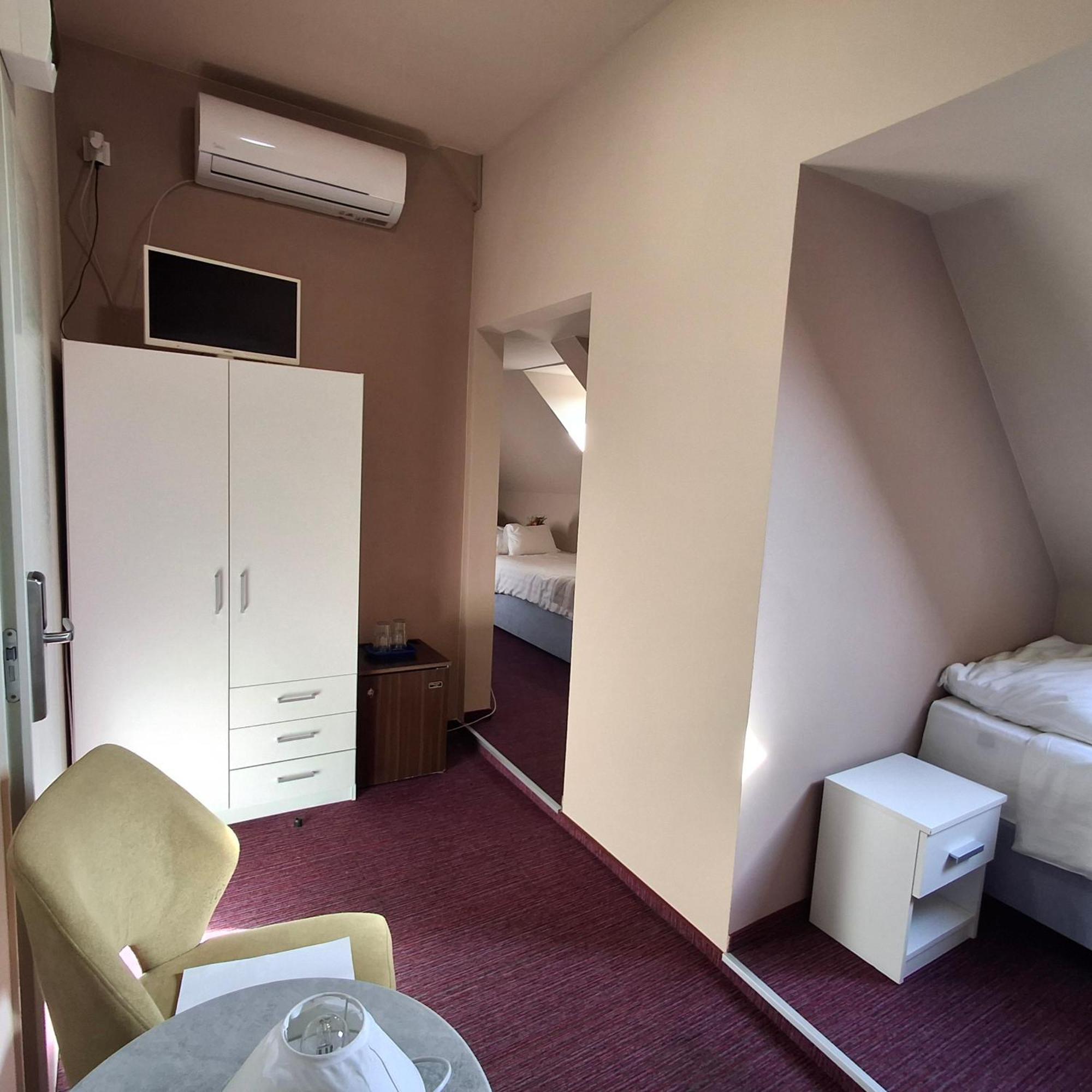 Hotel Unicornis Eger Eksteriør bilde