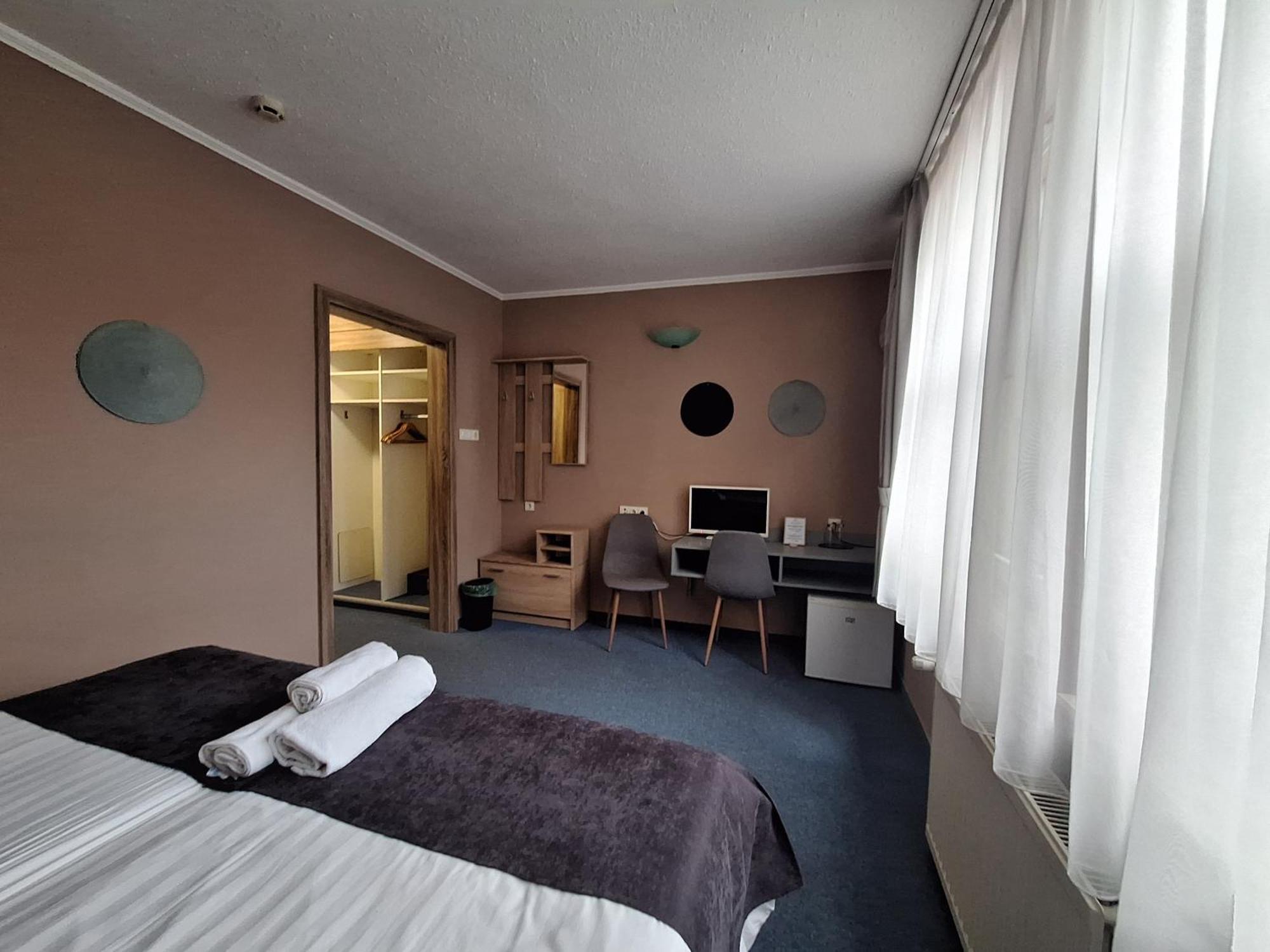 Hotel Unicornis Eger Eksteriør bilde