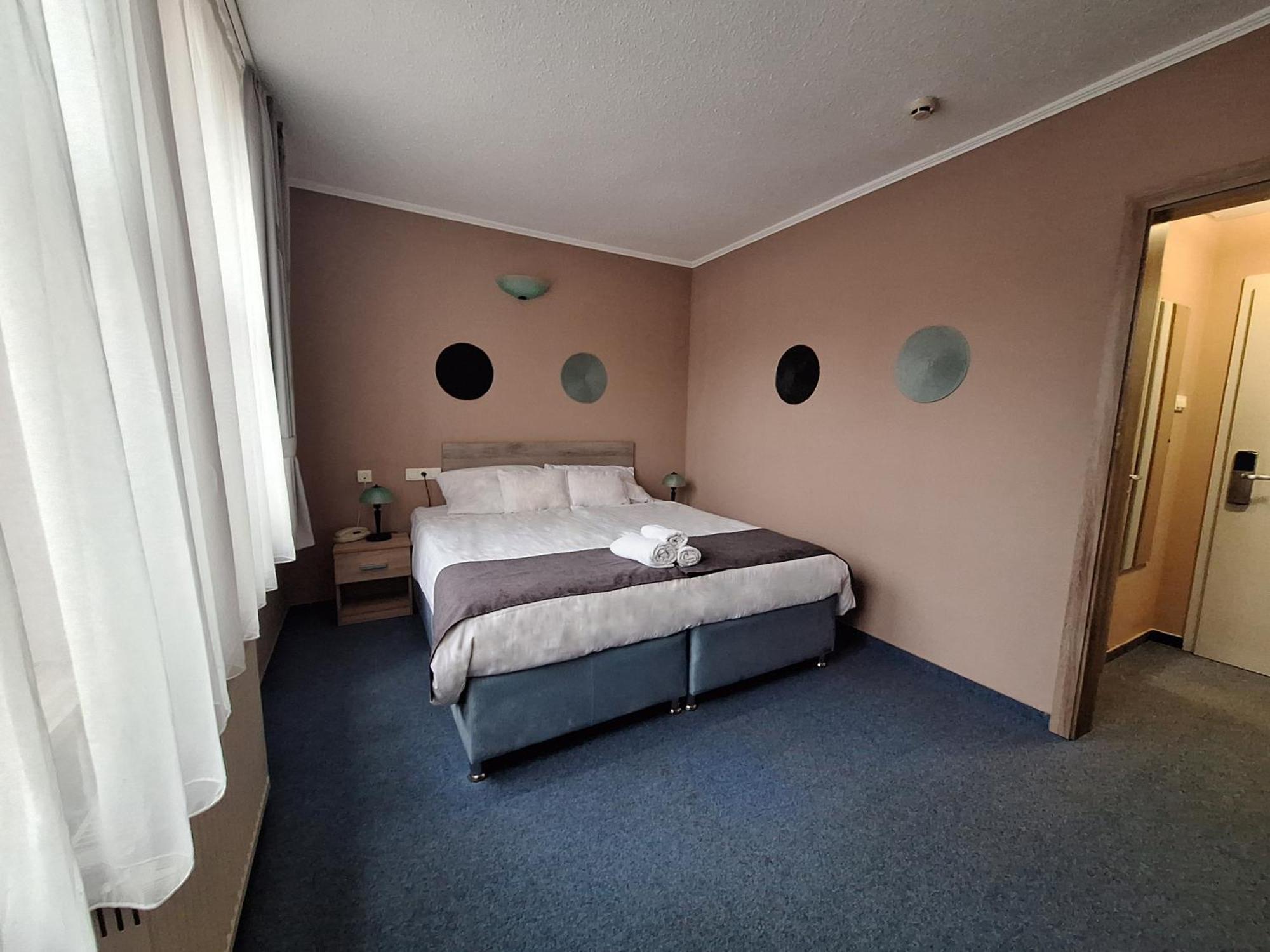 Hotel Unicornis Eger Eksteriør bilde