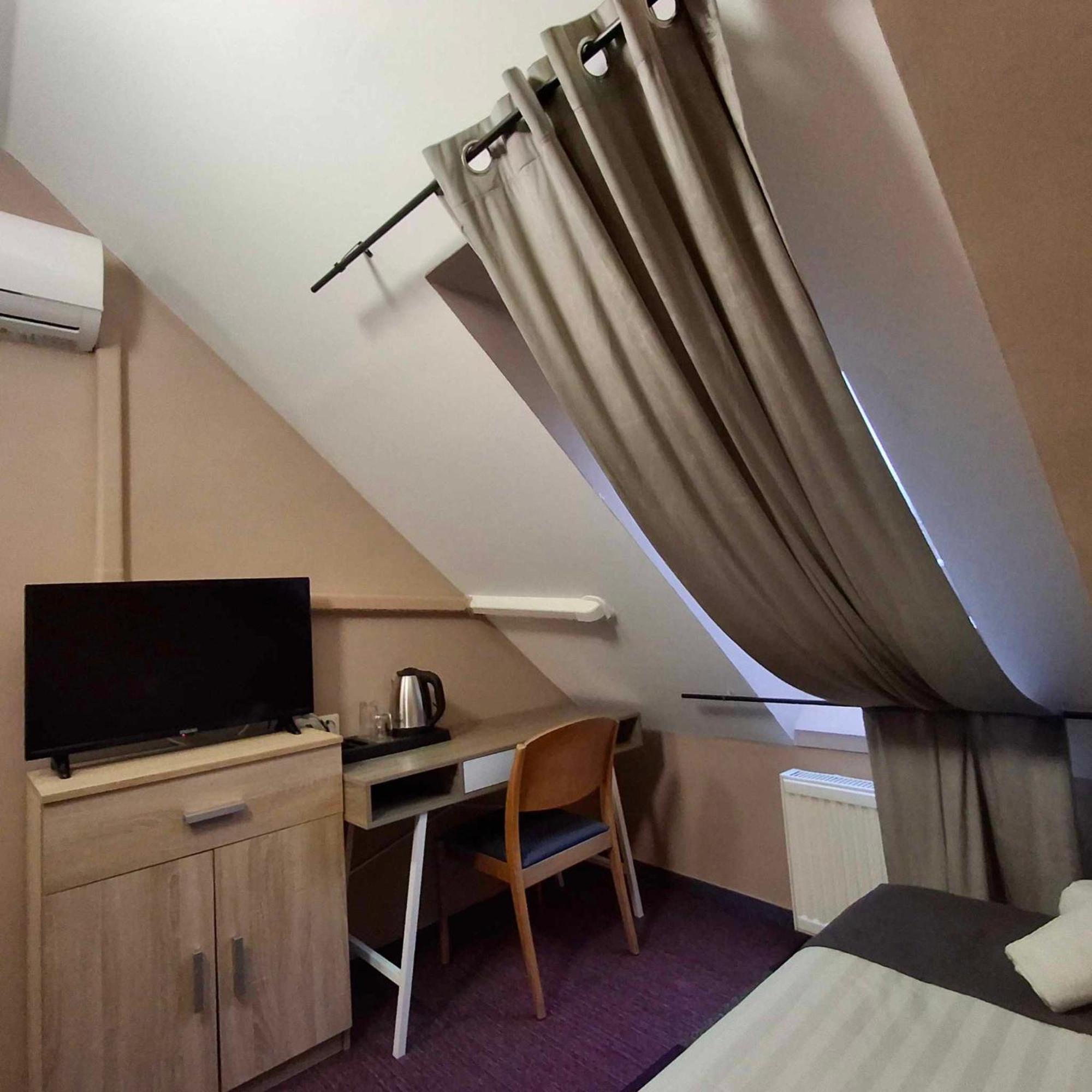 Hotel Unicornis Eger Eksteriør bilde