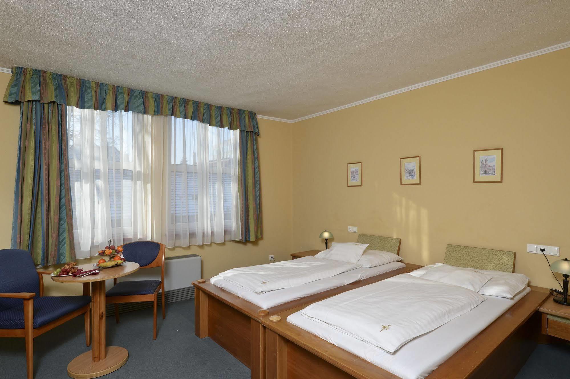 Hotel Unicornis Eger Eksteriør bilde